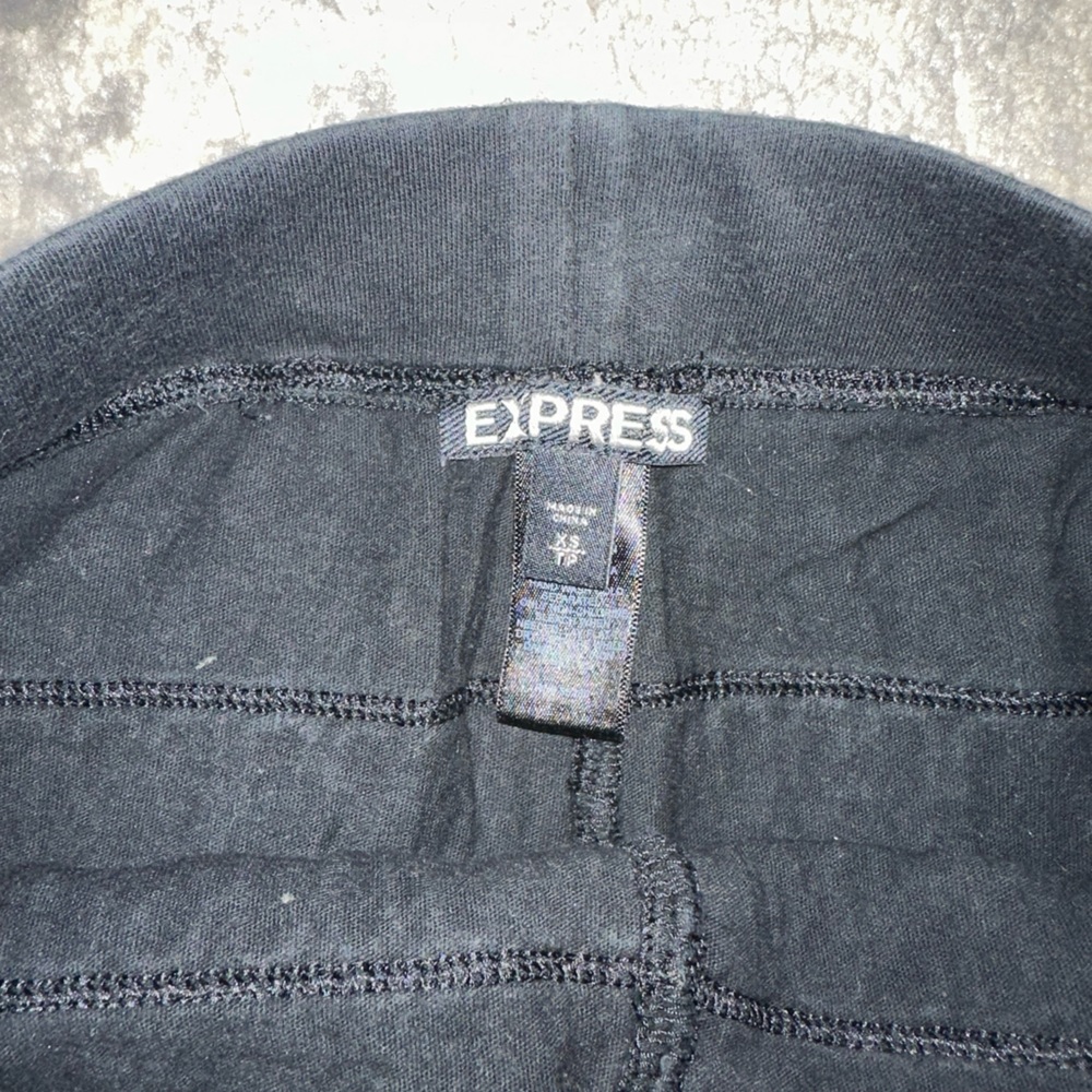 Shorts - Picture 3 of 3